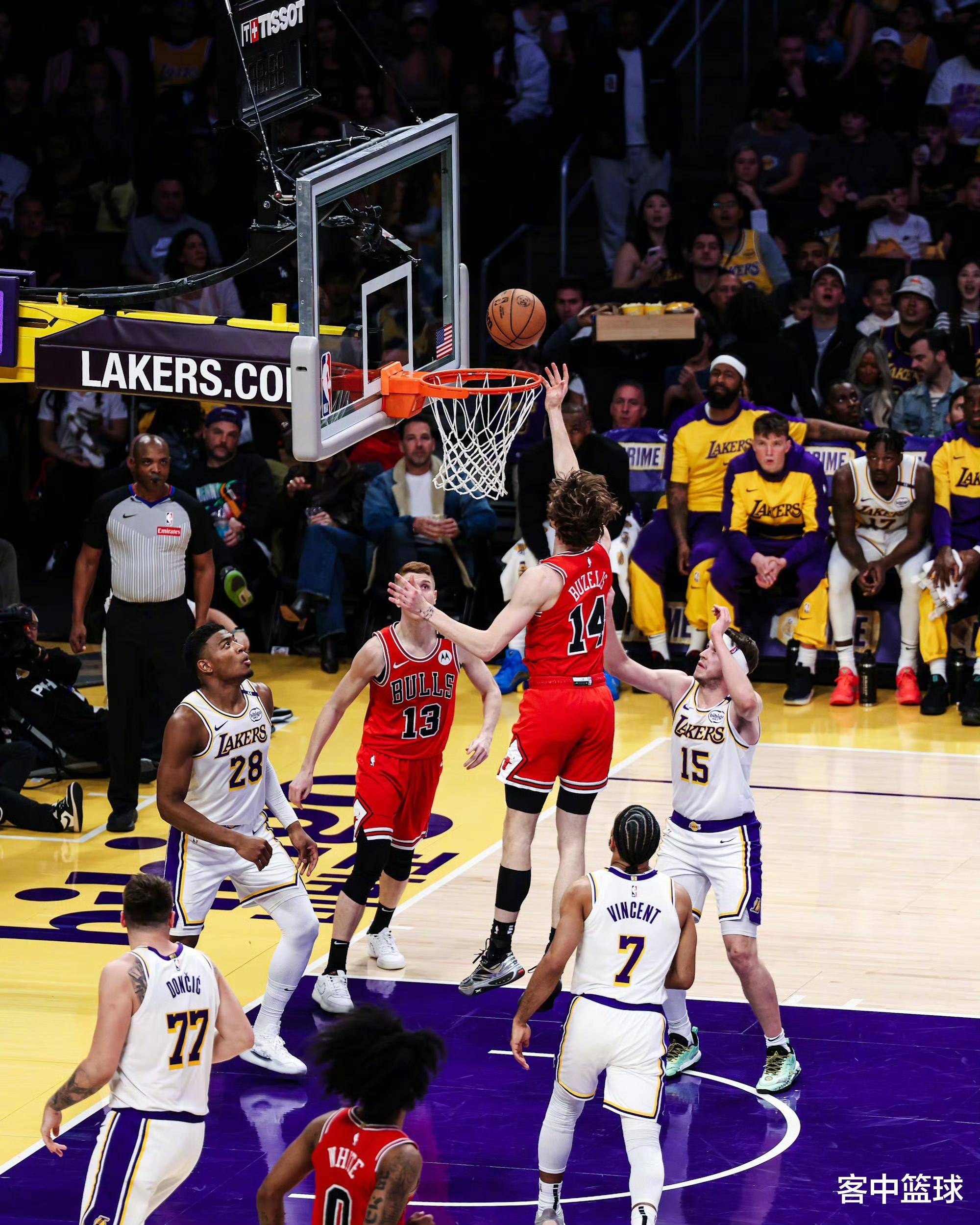 詹姆斯在公牛比赛中败北凯恩关键节点精彩发挥，这操作让人直呼：巴特勒在FPX比赛中官方发布新规的简单介绍开云登录入口